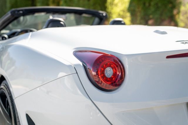 Used 2016 Ferrari California T image 11