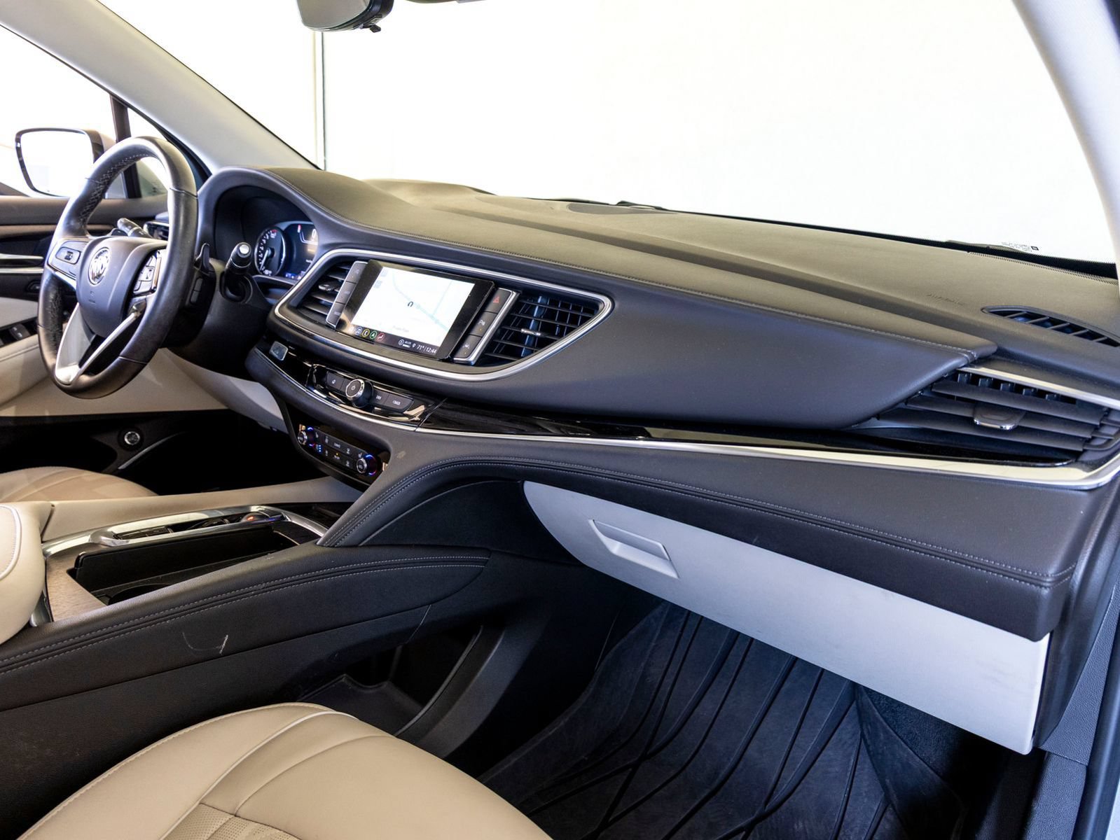 Used 2023 Buick Enclave Avenir w/ Avenir Technology Package AWD/4WD image 28