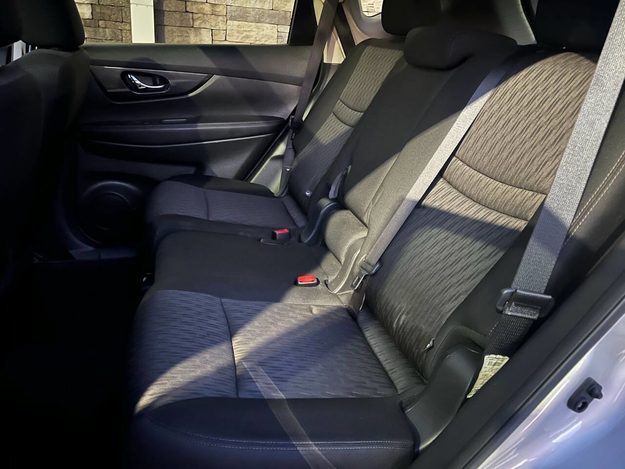 Used 2017 Nissan Rogue SV image 12