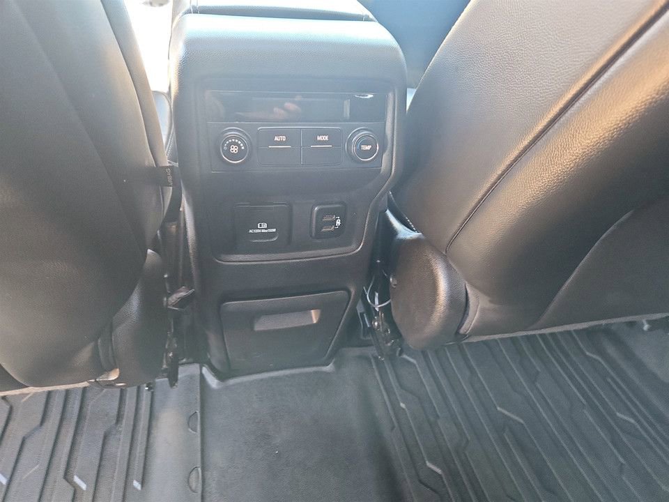 Used 2017 GMC Acadia SLT w/ LPO, Floor Liner Package image 33