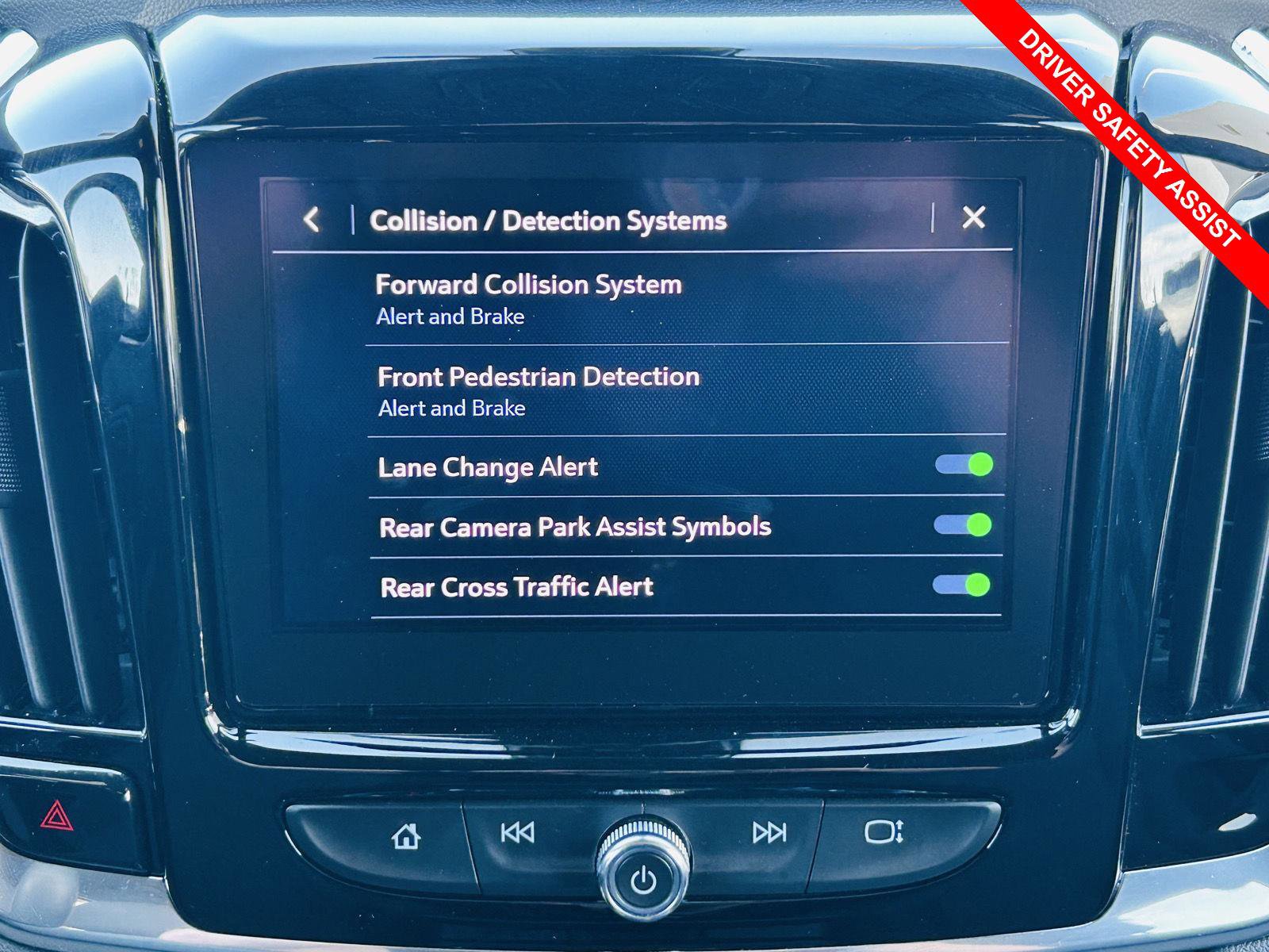 Used 2023 Chevrolet Traverse LT FWD image 7