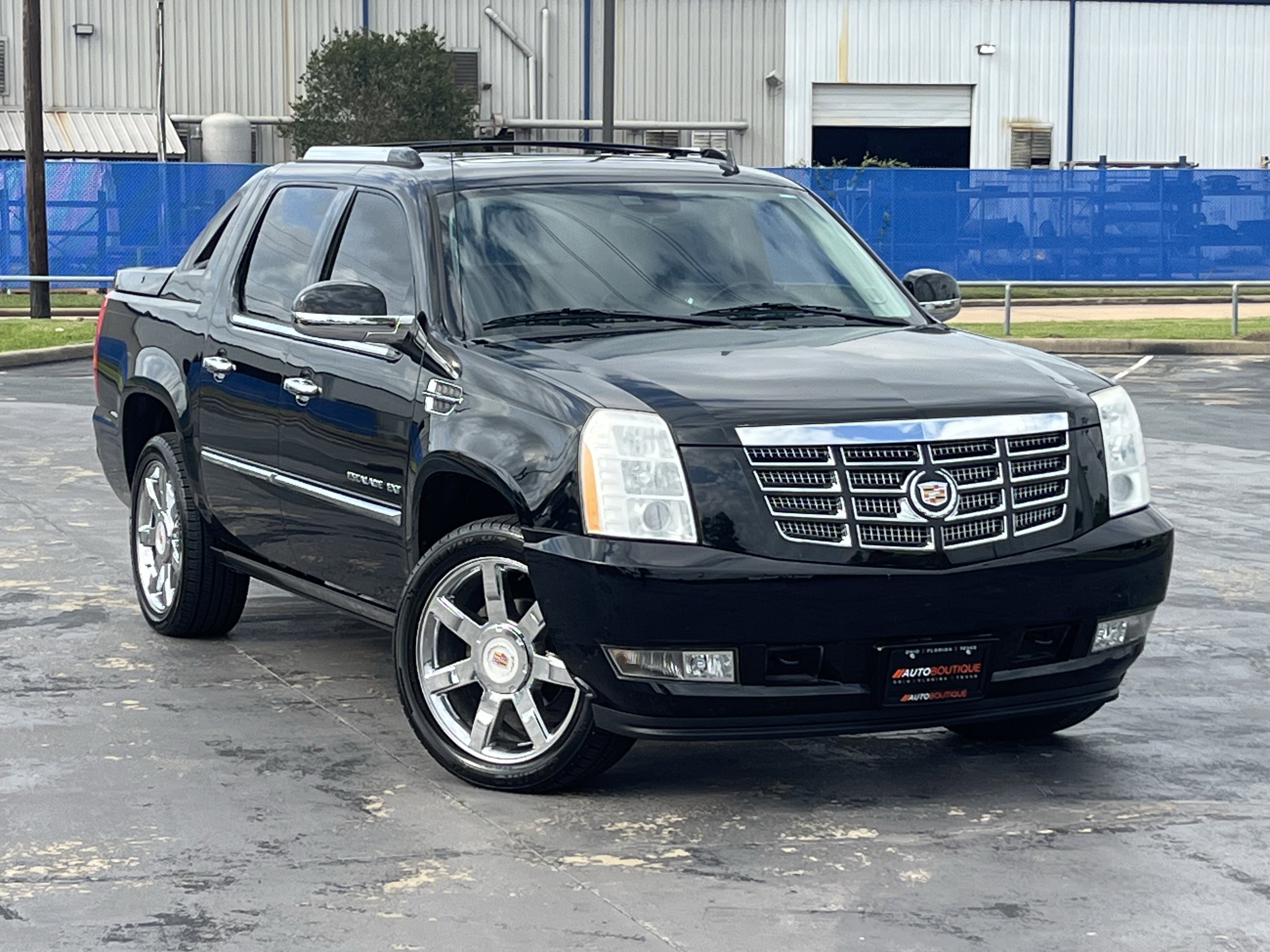 Used 2013 Cadillac Escalade EXT Premium image 3
