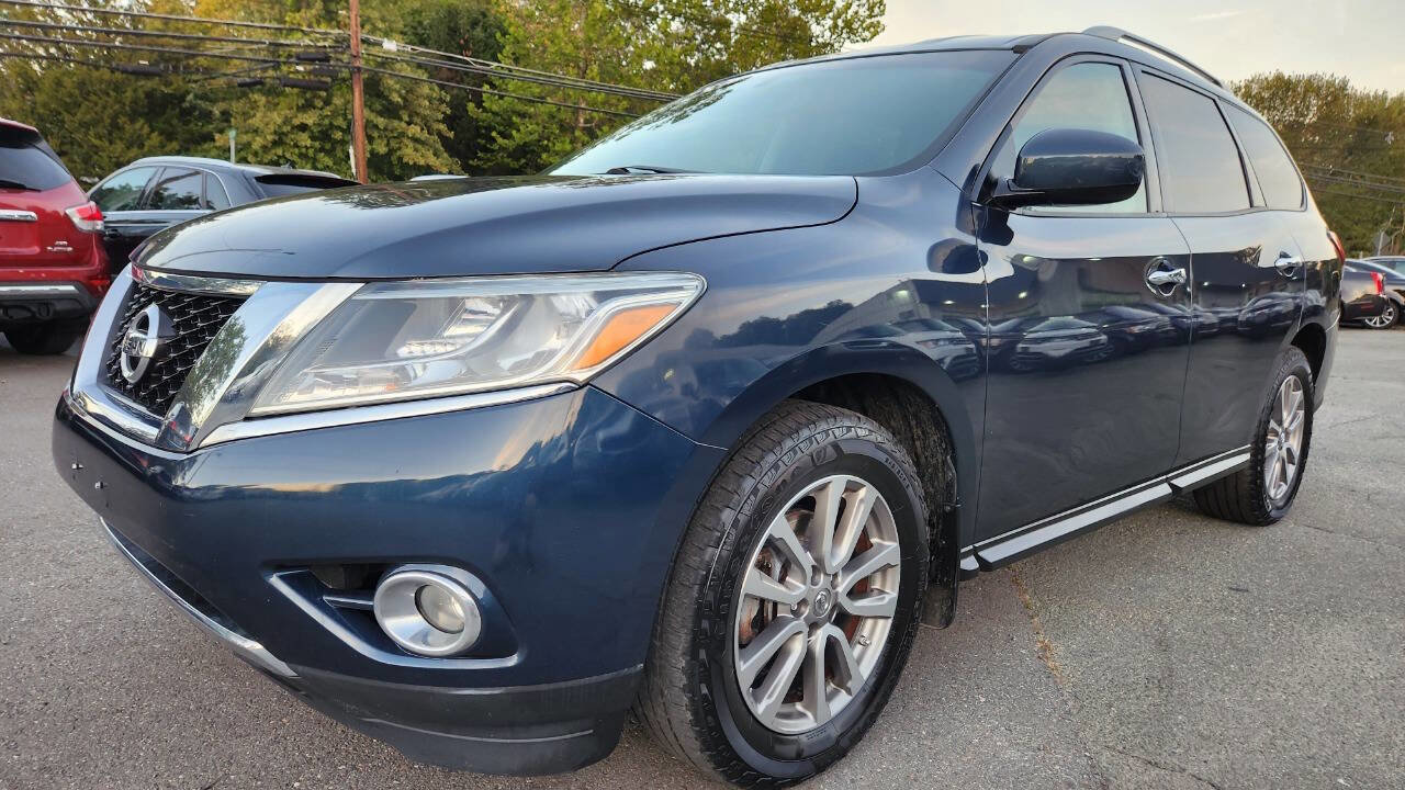 Used 2015 Nissan Pathfinder SV w/ Cargo Package image 6