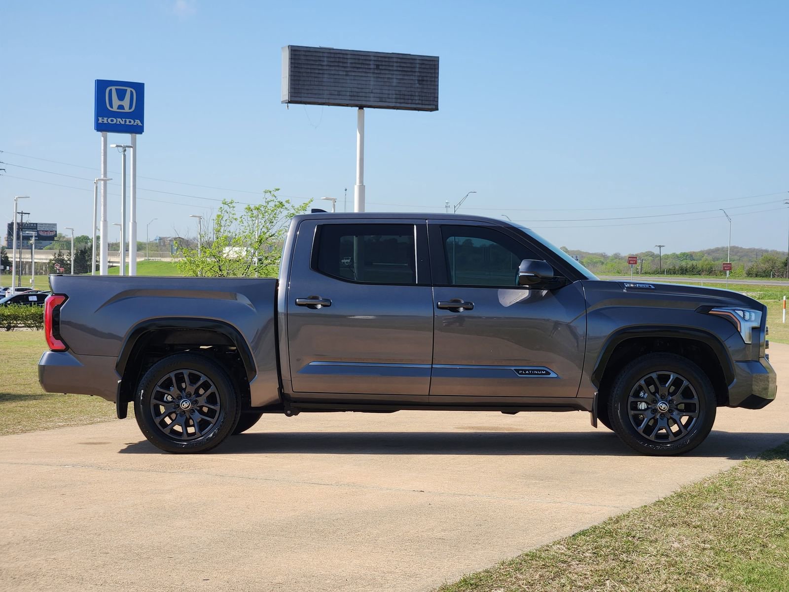 Used 2025 Toyota Tundra Platinum image 7