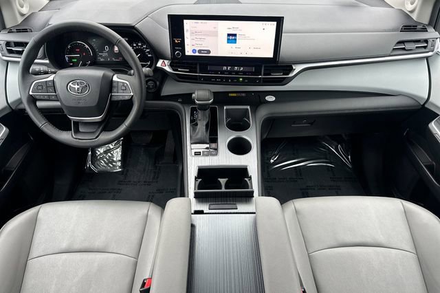 Used 2025 Toyota Sienna XLE image 15