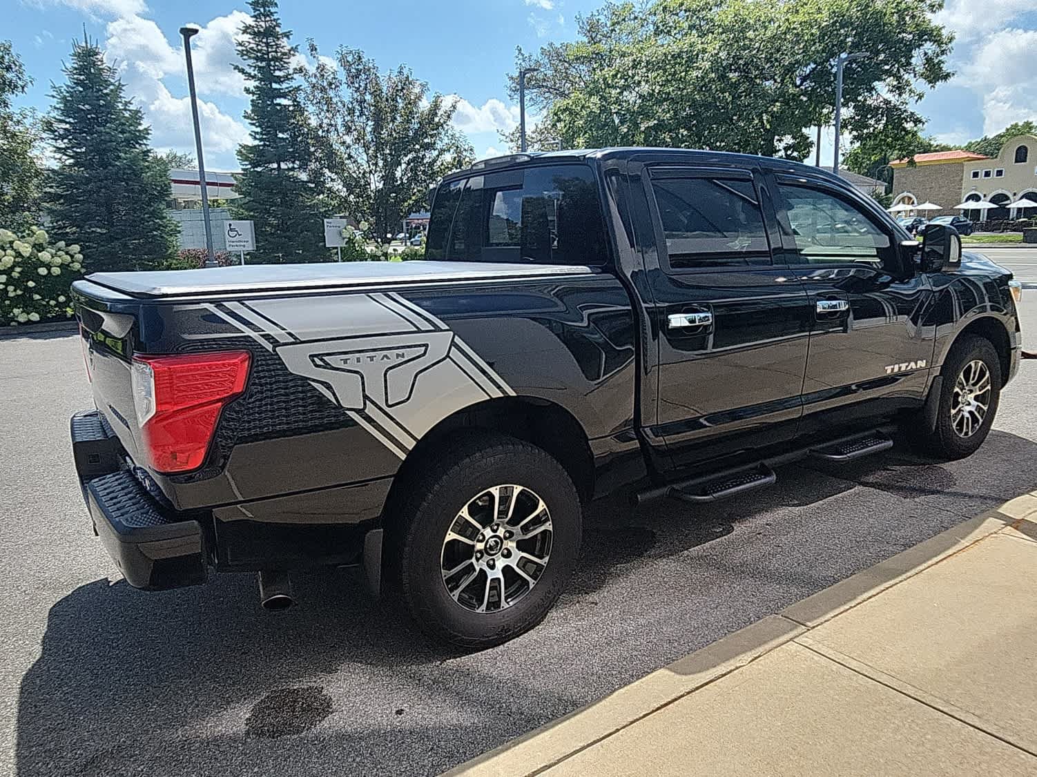 Used 2021 Nissan Titan SV w/ SV Convenience Package AWD/4WD image 14