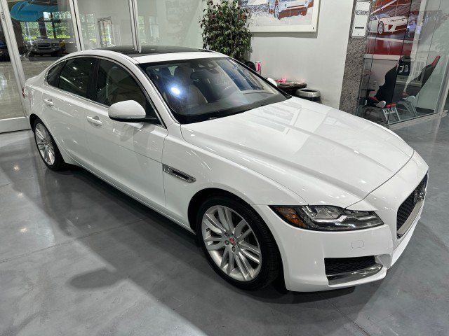 Used 2017 Jaguar XF Prestige RWD image 11