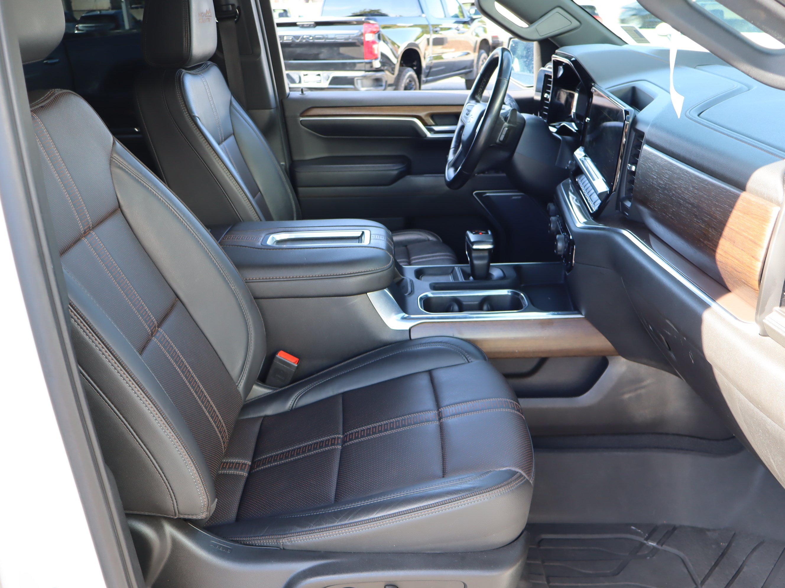 Used 2022 Chevrolet Silverado 1500 High Country w/ High Country Premium Package AWD/4WD image 39