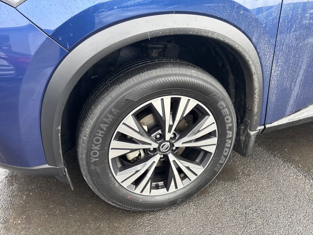 Used 2023 Nissan Rogue SV image 2