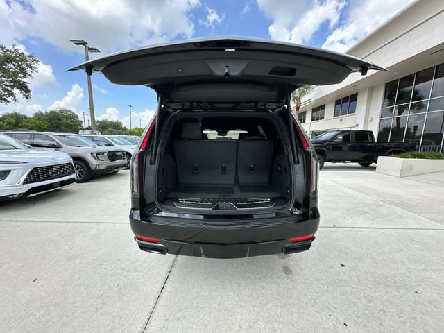 Used 2022 Cadillac Escalade Luxury w/ LPO, Illumination Package AWD/4WD image 32