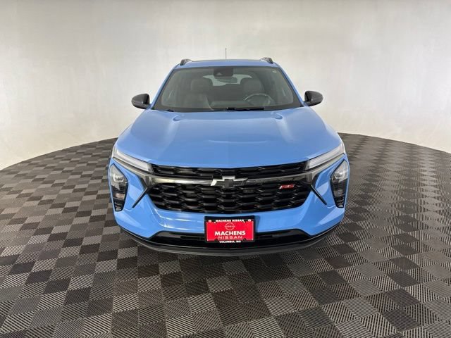 Used 2024 Chevrolet Trax RS w/ Sunroof Package FWD image 2
