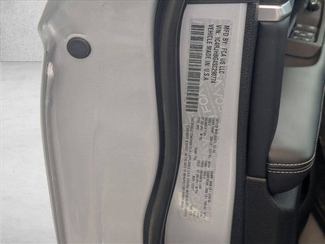 Used 2025 Jeep Grand Cherokee Limited w/ Trailer Tow Package image 27