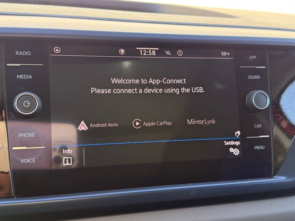 Certified 2022 Volkswagen Taos SE image 10