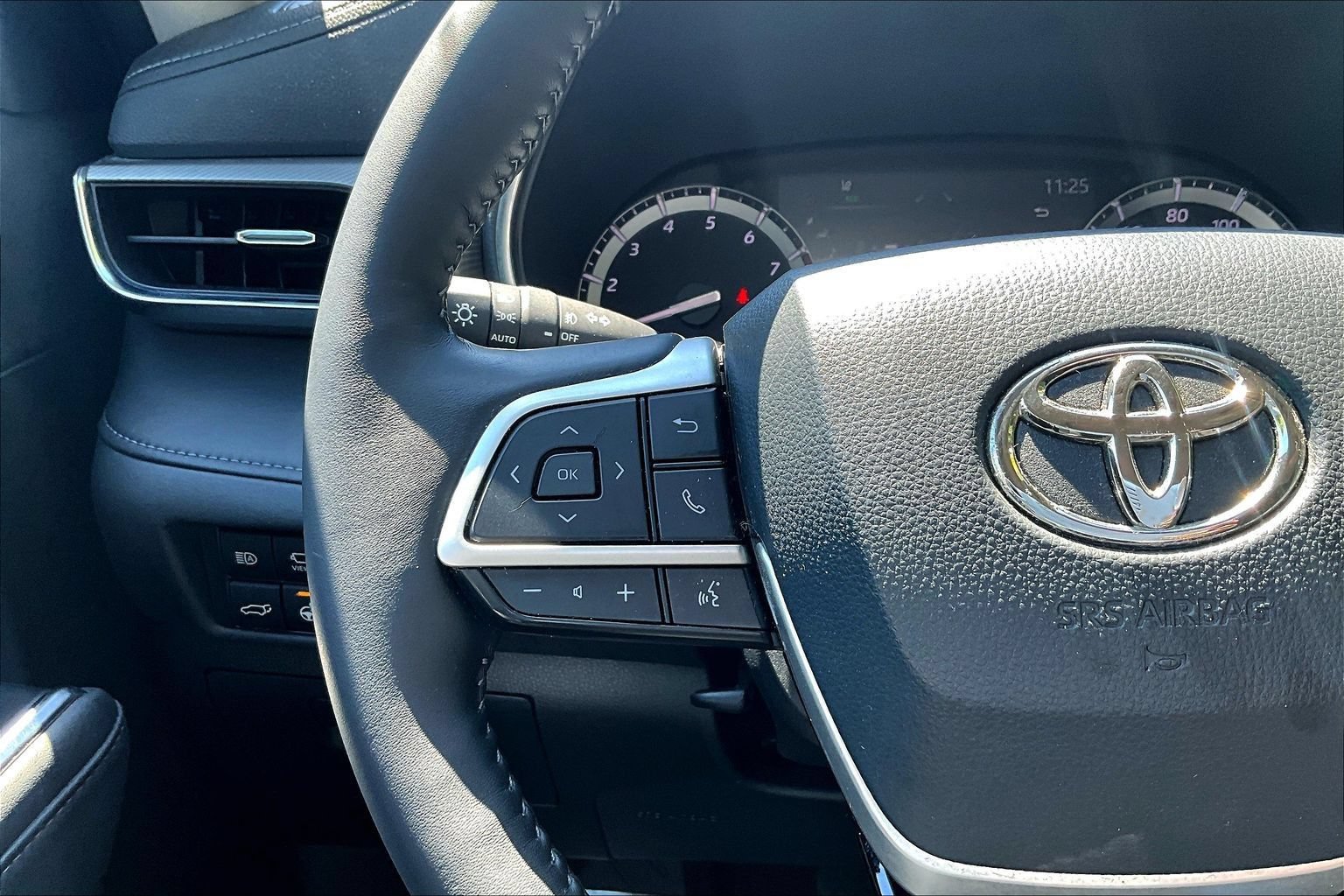 Used 2022 Toyota Highlander Platinum AWD/4WD image 11
