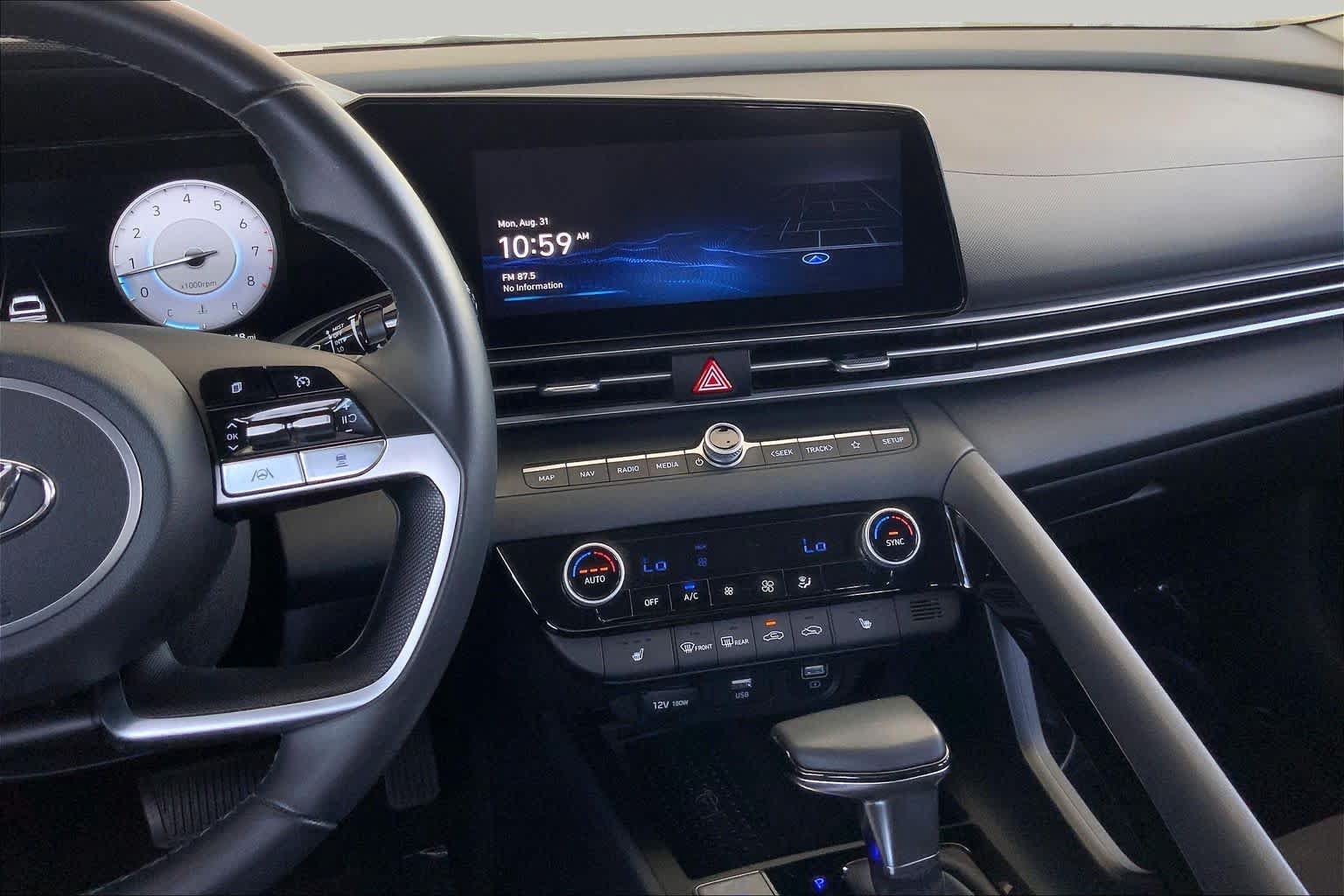 Used 2023 Hyundai Elantra SEL w/ Convenience Package FWD image 7