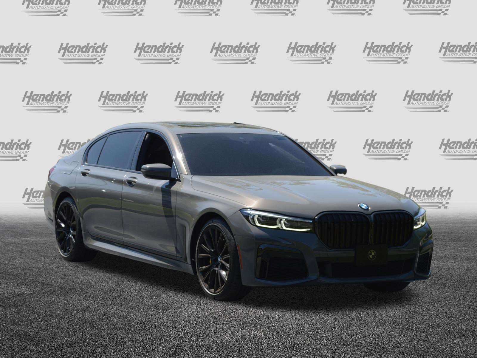 Used 2022 BMW 740i w/ M Sport Package image 5