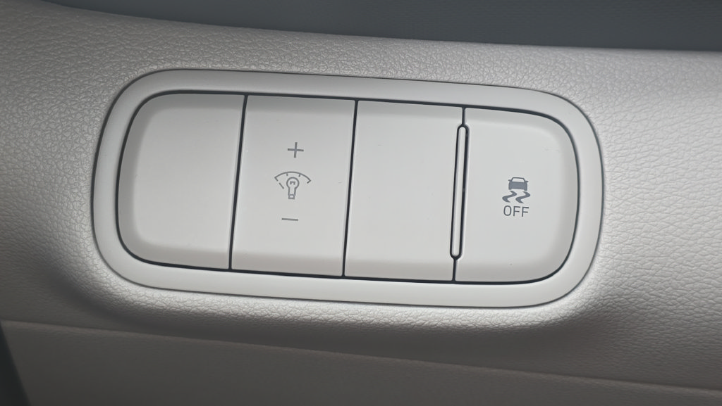 Certified 2025 Hyundai Venue SEL FWD image 26