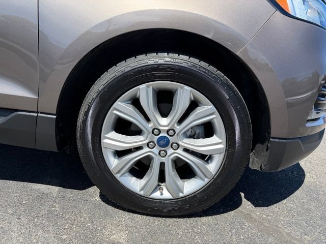 Used 2019 Ford Edge Titanium FWD image 23
