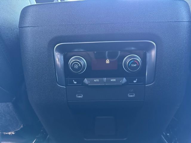 Used 2022 Chevrolet Suburban RST w/ Sport Performance Package image 13