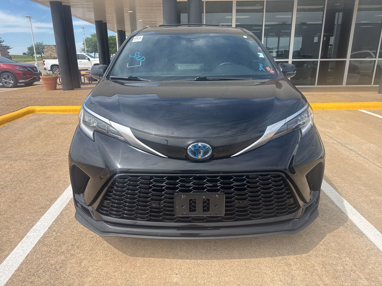 Used 2021 Toyota Sienna XSE image 2