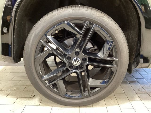 Used 2025 Volkswagen Tiguan SE R-Line AWD/4WD image 25