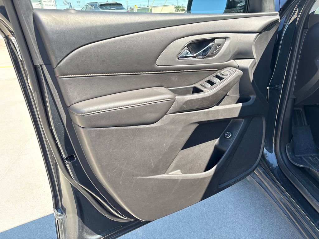 Used 2019 Chevrolet Traverse LT image 17