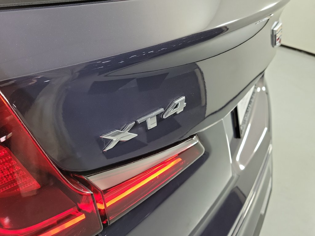 Used 2025 Cadillac XT4 Premium Luxury FWD image 7