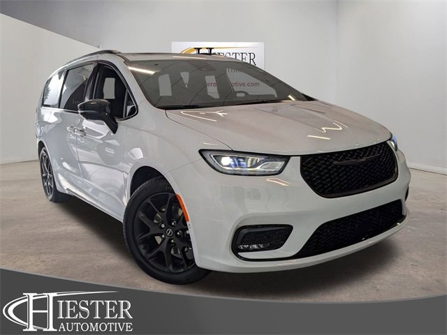 New 2025 Chrysler Pacifica Limited