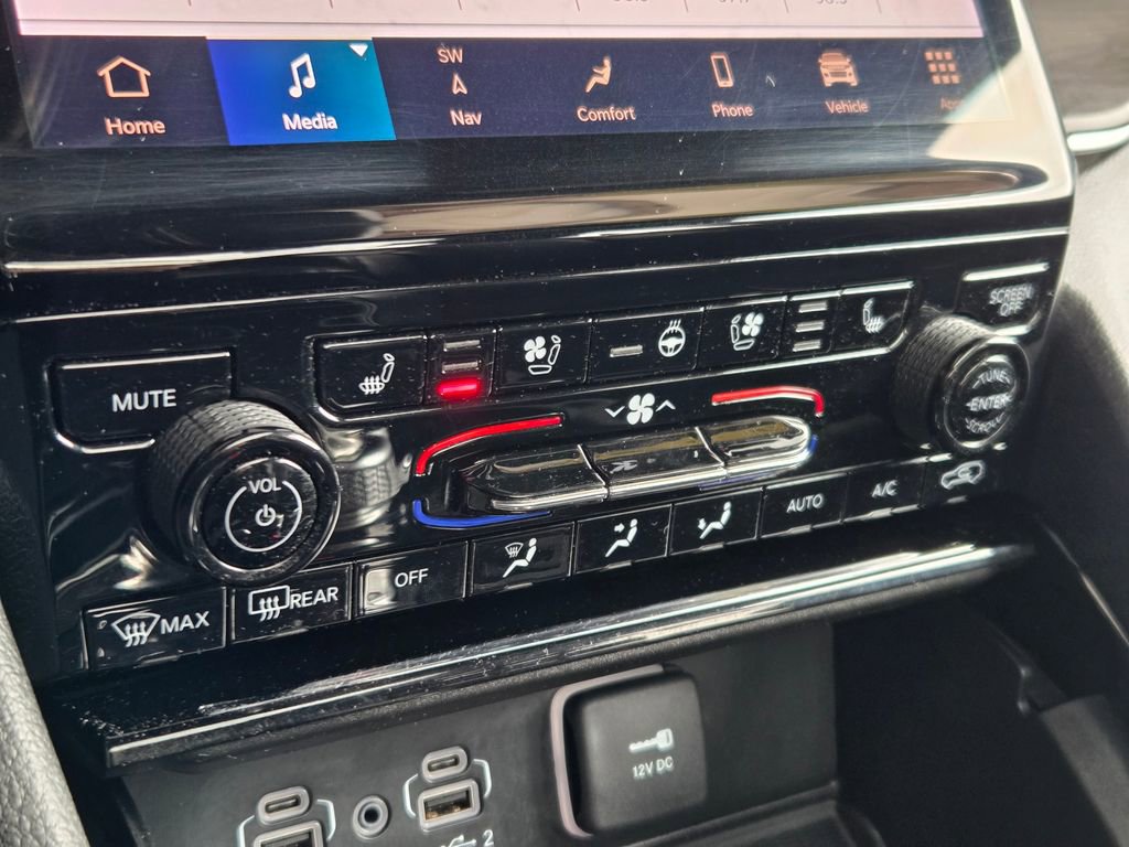 Used 2023 Jeep Grand Cherokee Overland w/ Luxury Tech Group IV image 11