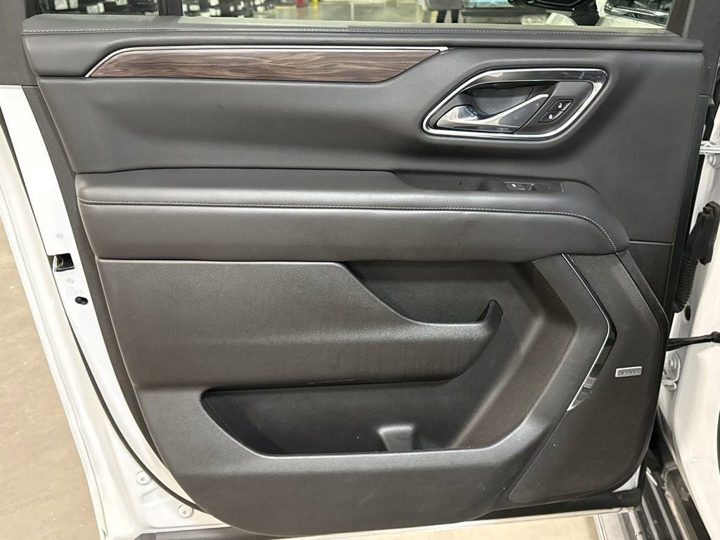 Used 2023 Chevrolet Suburban LT w/ Luxury Package image 12