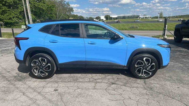 Used 2024 Chevrolet Trax RS FWD image 1