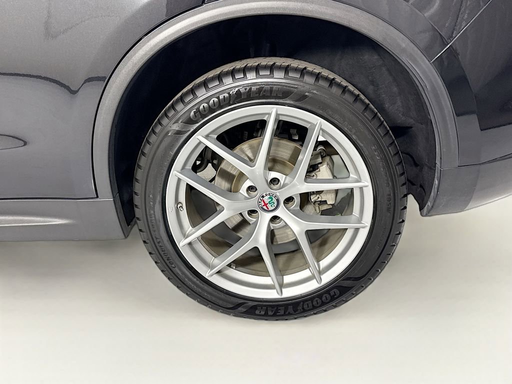 Used 2018 Alfa Romeo Stelvio AWD image 31