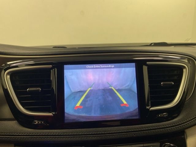 Used 2018 Chrysler Pacifica Limited image 13