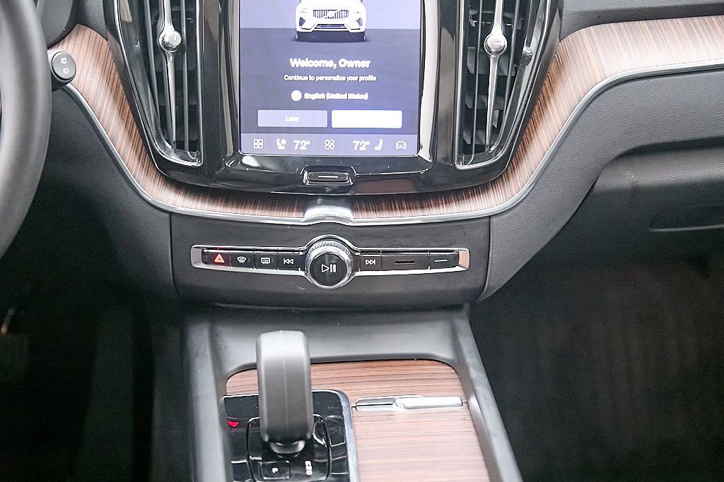 Certified 2023 Volvo XC60 B5 Plus w/ Climate Package image 28