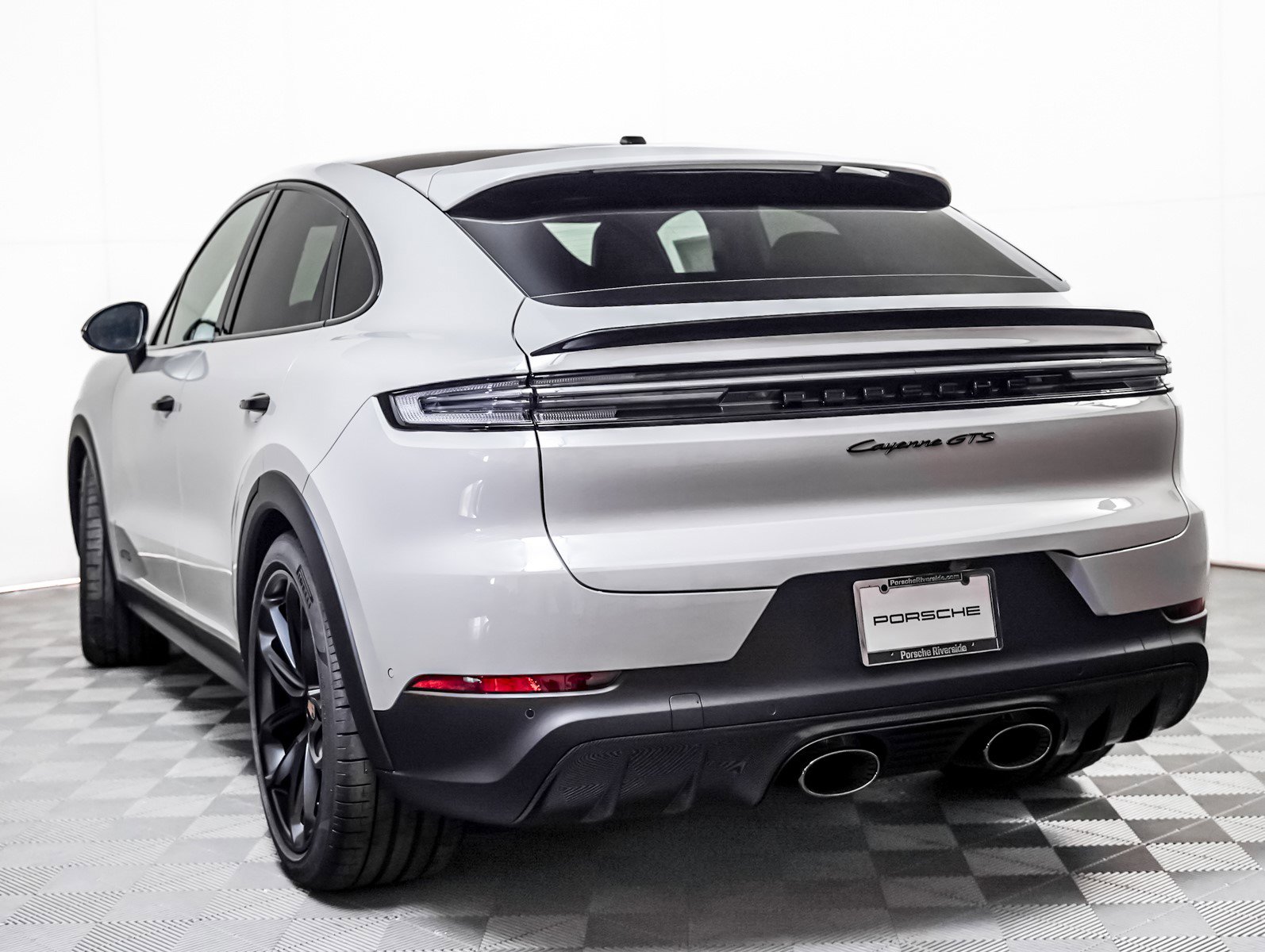 New 2026 Porsche Cayenne GTS image 3
