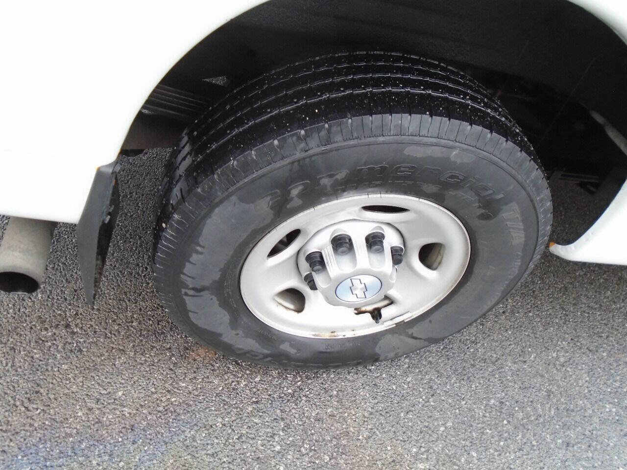 Used 2017 Chevrolet Express 3500 Extended image 12