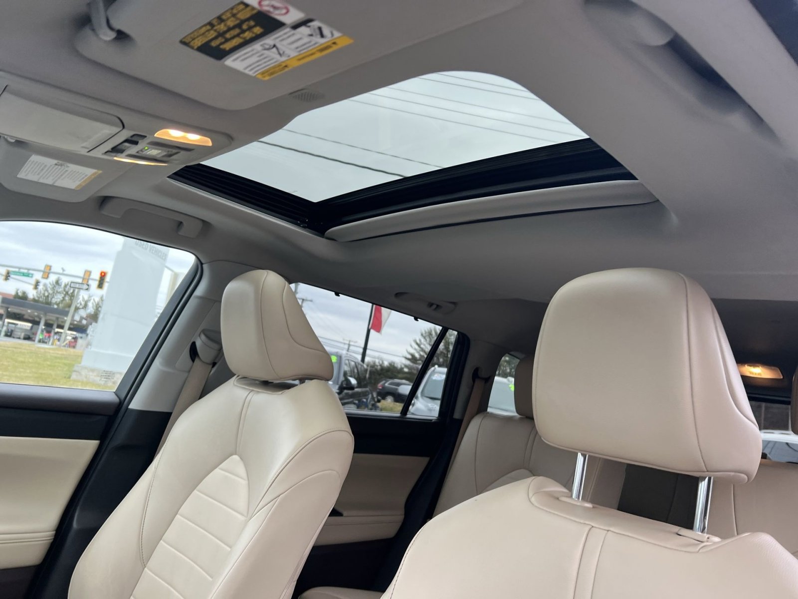 Used 2022 Toyota Highlander XLE image 43