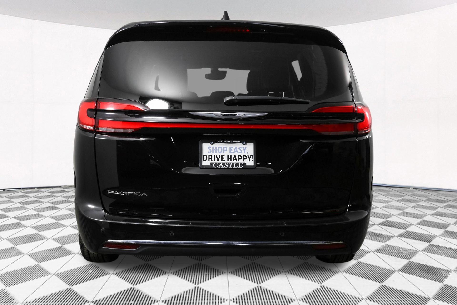 Used 2024 Chrysler Pacifica Touring-L FWD image 16