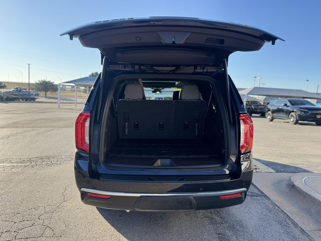 Used 2023 GMC Yukon XL SLT image 6