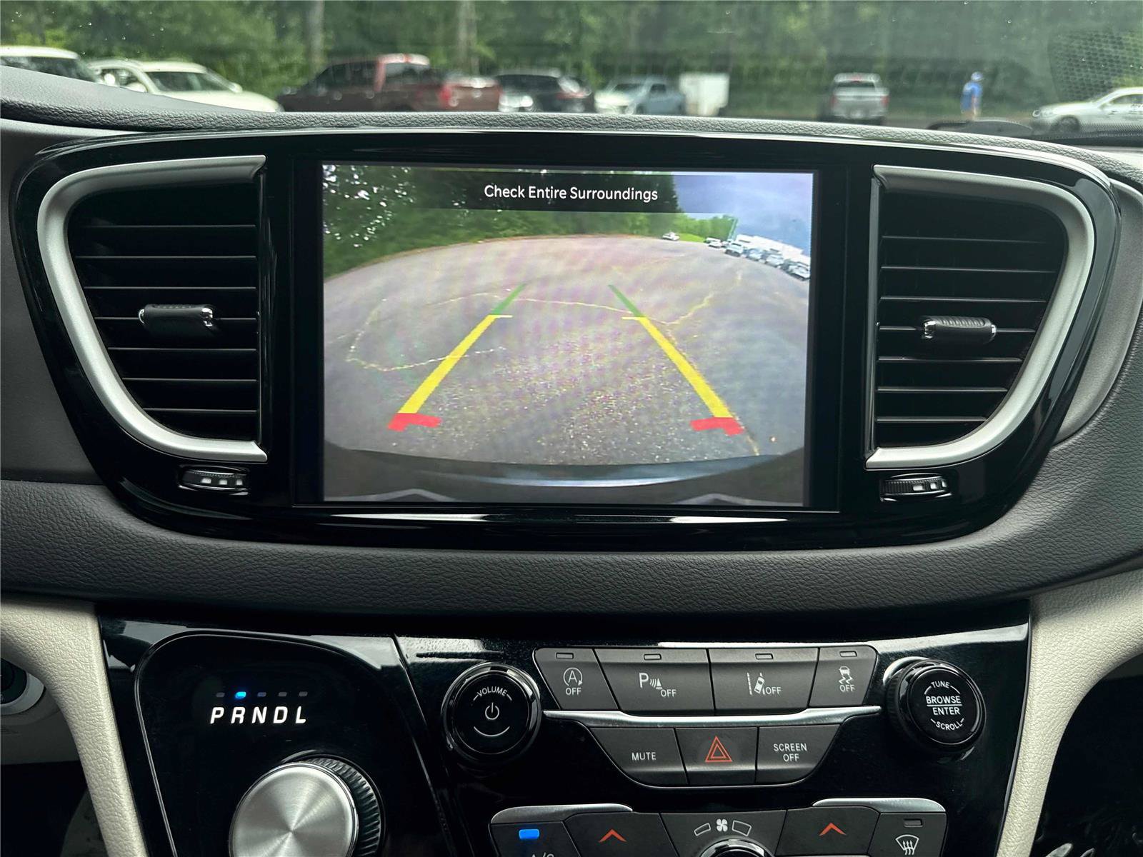 Used 2023 Chrysler Pacifica Touring-L FWD image 23