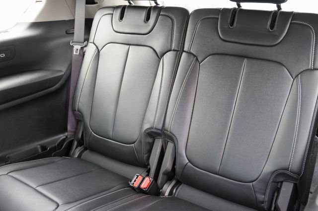 Used 2022 Jeep Grand Cherokee L Limited w/ Black Appearance Package AWD/4WD image 15