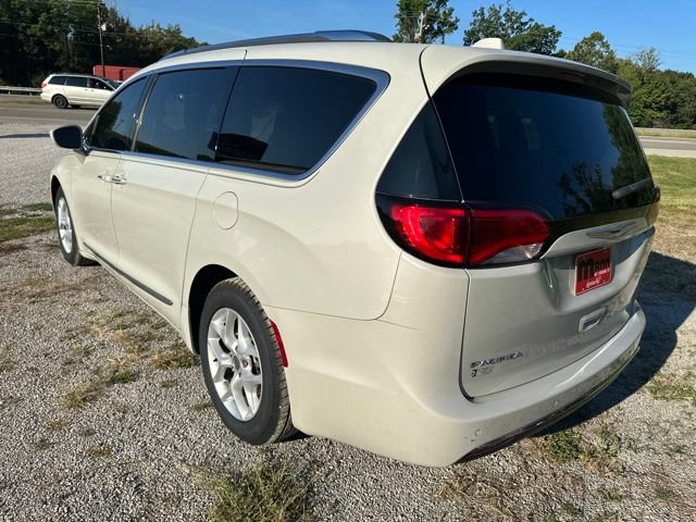 Used 2017 Chrysler Pacifica Touring-L Plus w/ Tire & Wheel Group FWD image 10
