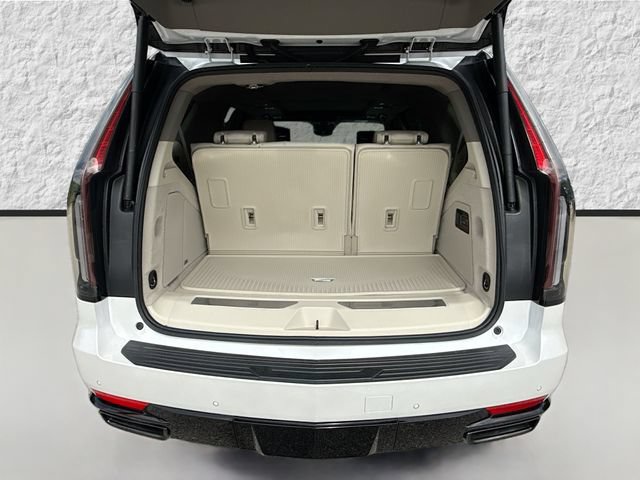 Used 2024 Cadillac Escalade Sport Platinum w/ LPO, ONYX Package AWD/4WD image 8