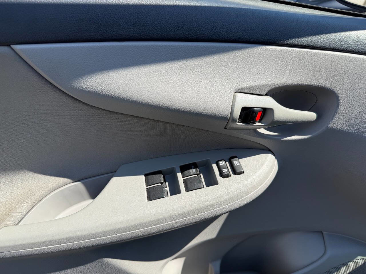 Used 2013 Toyota Corolla L image 16