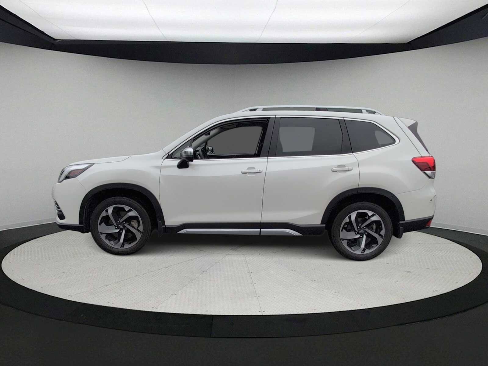 Used 2023 Subaru Forester Touring w/ Popular Package #2 AWD/4WD image 5
