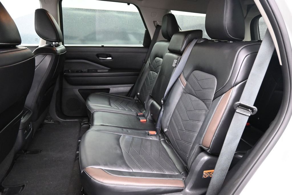 Used 2024 Nissan Pathfinder Platinum w/ Cargo Package AWD/4WD image 31