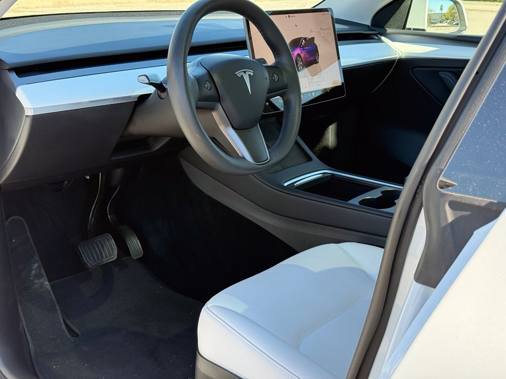 Used 2023 Tesla Model Y 2WD image 6