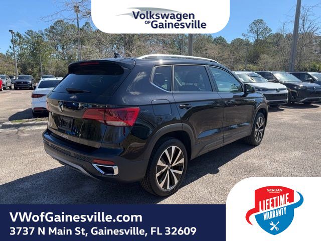 Certified 2024 Volkswagen Taos SE image 5