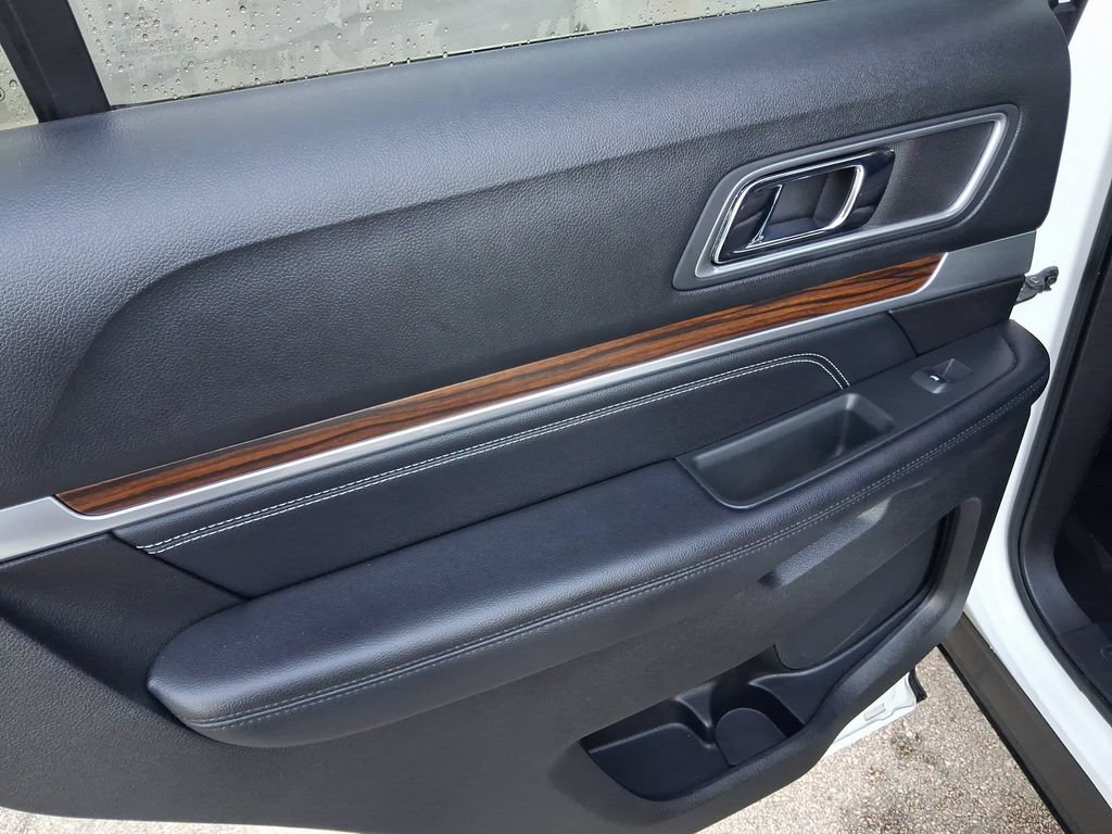 Used 2016 Ford Explorer Limited w/ Equipment Group 301A FWD image 16