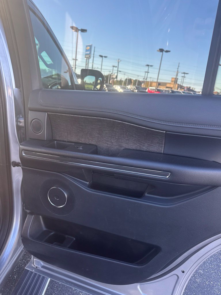 Used 2021 Ford Expedition Limited AWD/4WD image 31